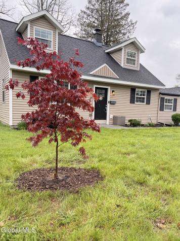 1136 Outer Drive Schenectady NY 12303