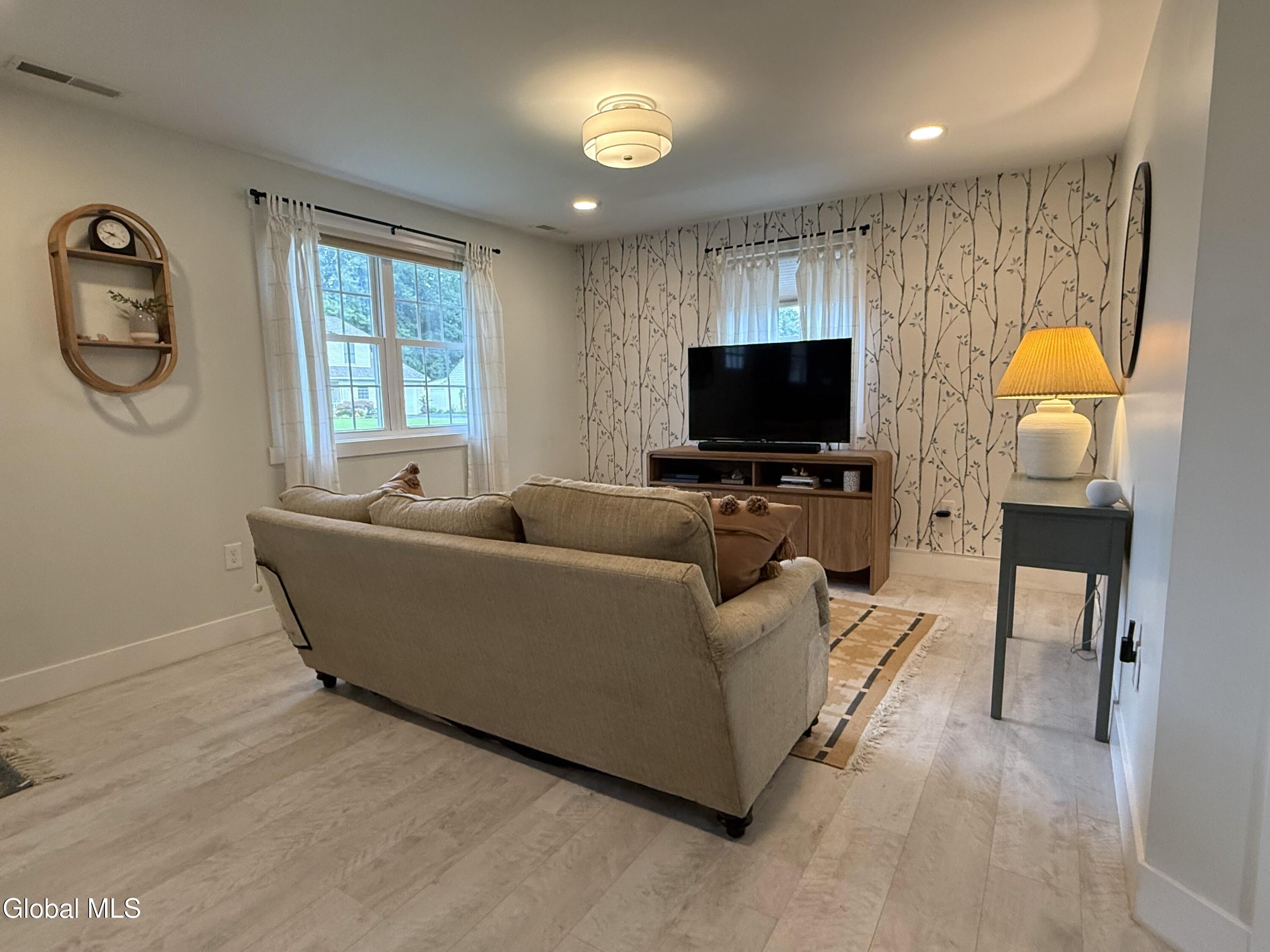 1136 Outer Drive Schenectady NY 12303