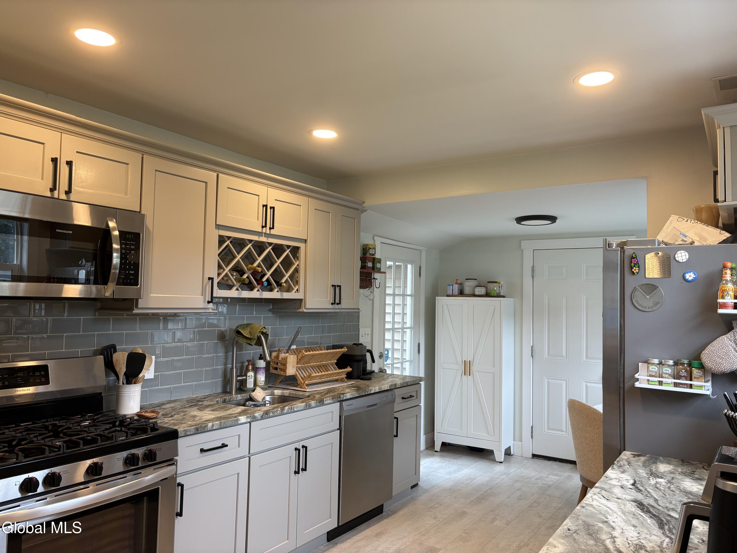 1136 Outer Drive Schenectady NY 12303