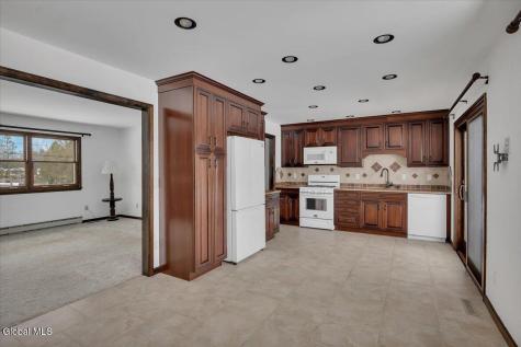 31 Tanners Lane Rensselaer NY 12144