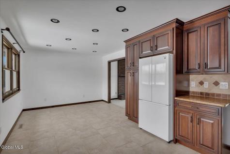 31 Tanners Lane Rensselaer NY 12144