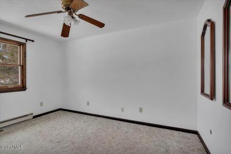 31 Tanners Lane Rensselaer NY 12144