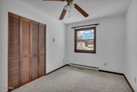 31 Tanners Lane Rensselaer NY 12144