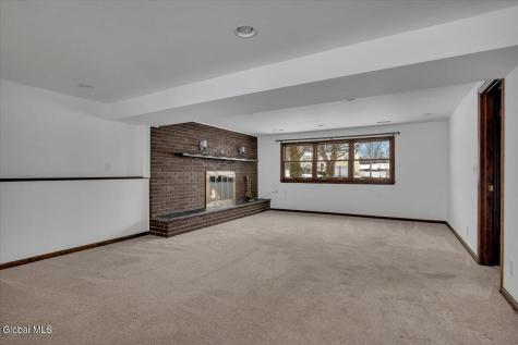 31 Tanners Lane Rensselaer NY 12144