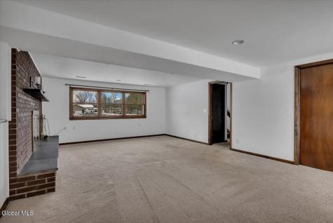 31 Tanners Lane Rensselaer NY 12144