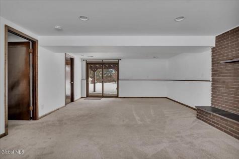 31 Tanners Lane Rensselaer NY 12144