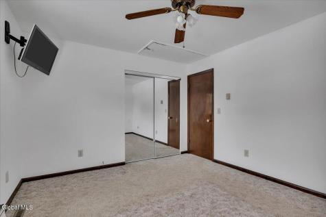 31 Tanners Lane Rensselaer NY 12144