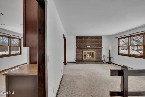 31 Tanners Lane Rensselaer NY 12144