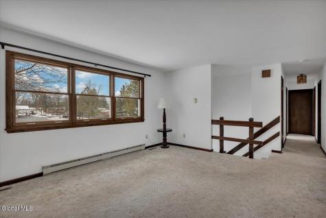 31 Tanners Lane Rensselaer NY 12144