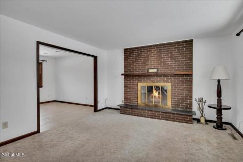 31 Tanners Lane Rensselaer NY 12144