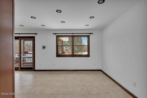 31 Tanners Lane Rensselaer NY 12144