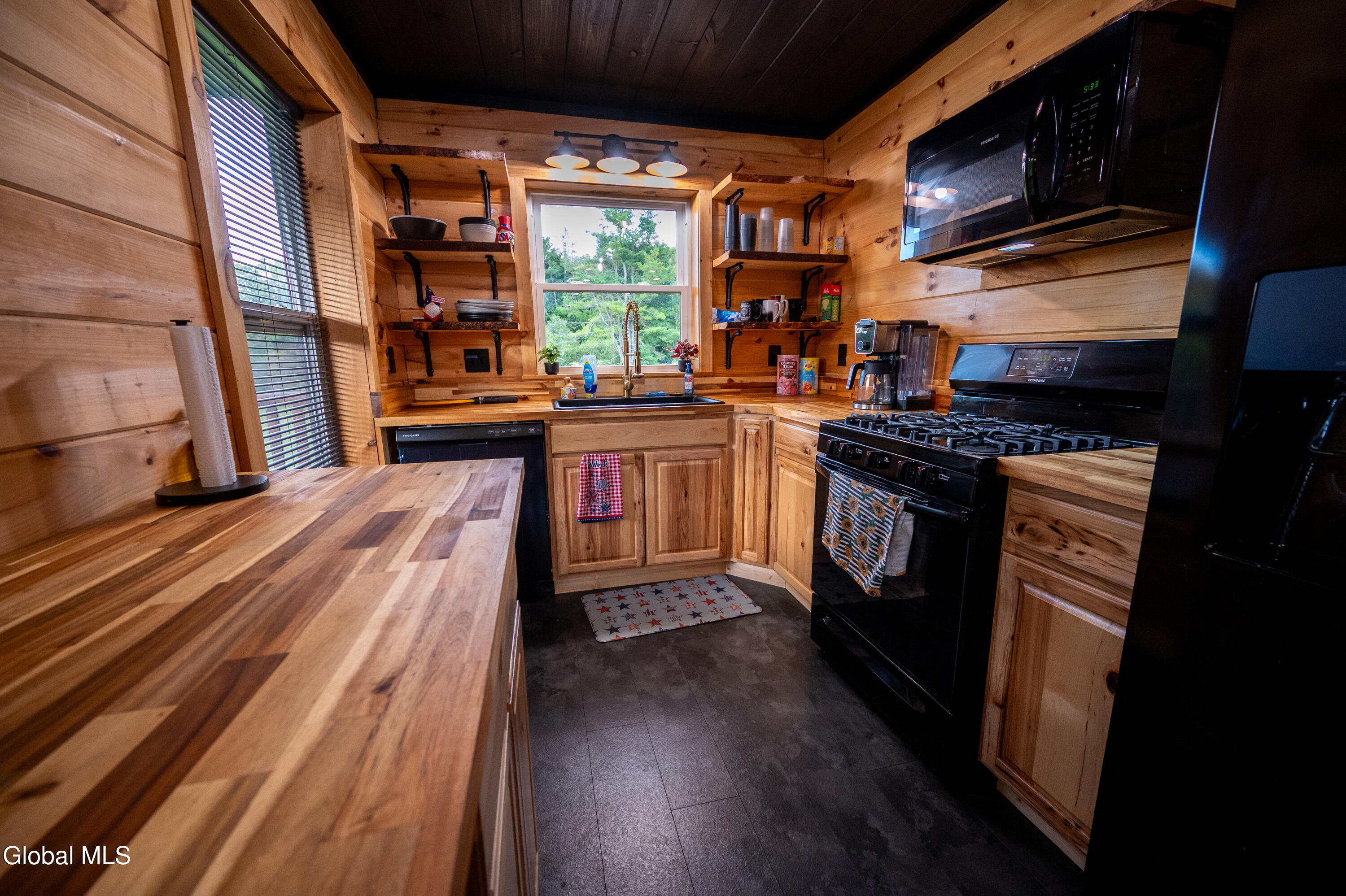 1452 Pardeeville Road Cold Brook NY 13324