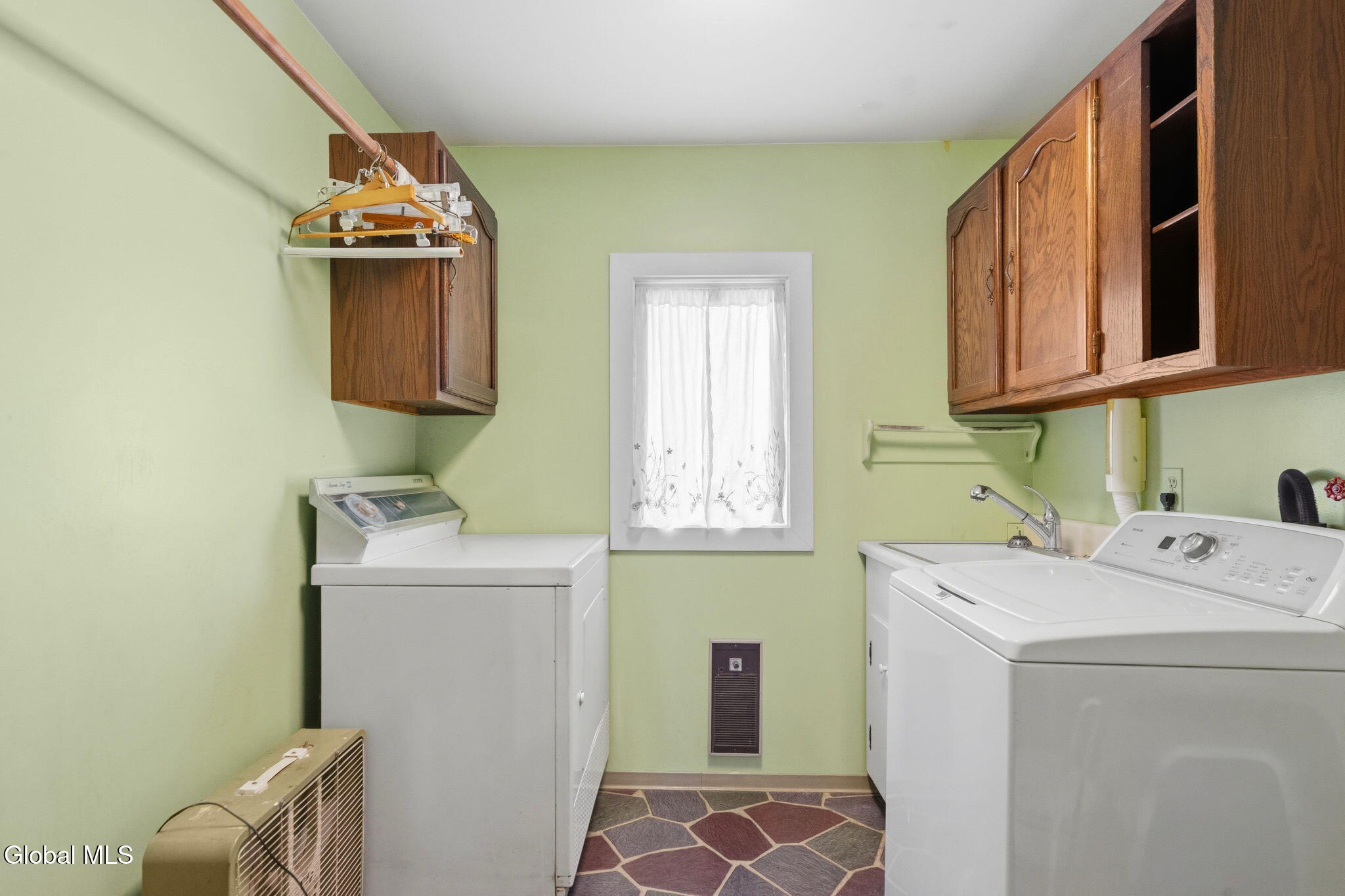 126 Normanskill Road Slingerlands NY 12159
