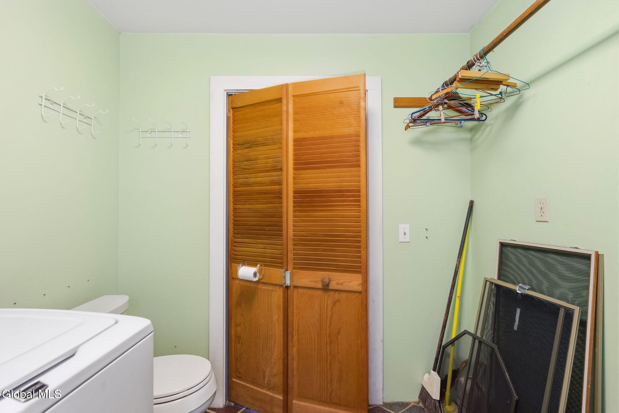 126 Normanskill Road Slingerlands NY 12159