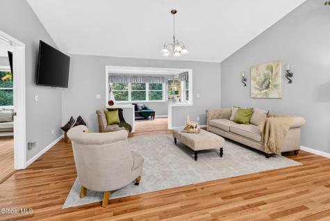 72 Fredericks Road Glenville NY 12302