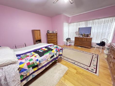 211 Reynolds Road Glen NY 12072
