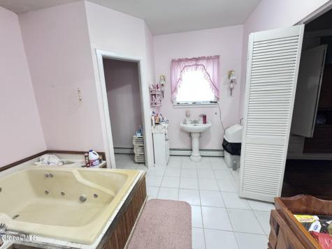 211 Reynolds Road Glen NY 12072