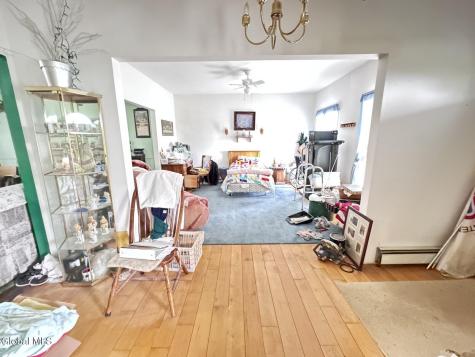 211 Reynolds Road Glen NY 12072