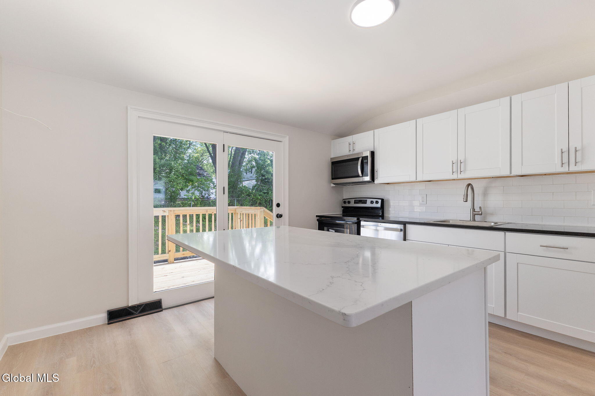 22 O'neil Street Troy NY 12180