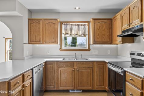 15 Tamian Pass Ballston Lake NY 12019