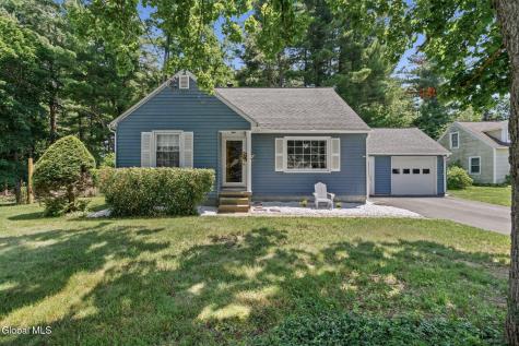 7 Pinewood Road Guilderland NY 12084