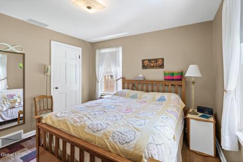 7 Pinewood Road Guilderland NY 12084