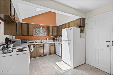 7 Pinewood Road Guilderland NY 12084