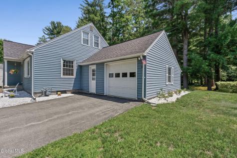 7 Pinewood Road Guilderland NY 12084