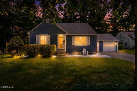 7 Pinewood Road Guilderland NY 12084