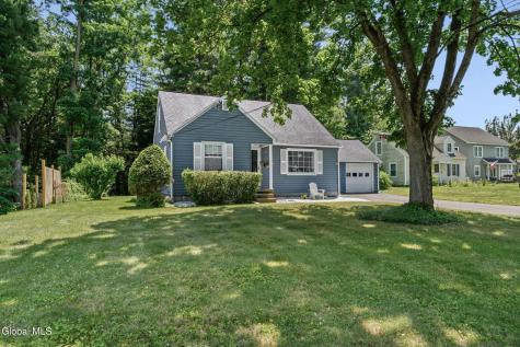 7 Pinewood Road Guilderland NY 12084