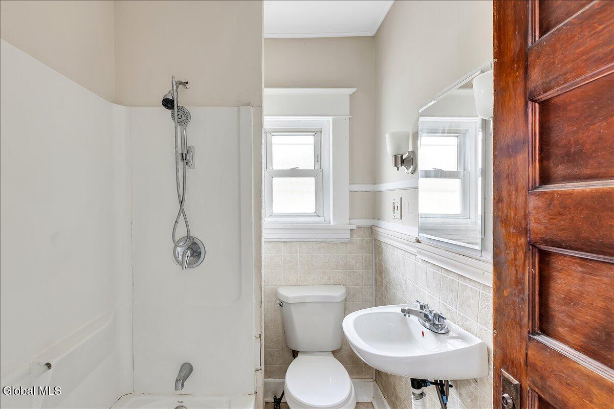 37 Chiswell Street Schenectady NY 12304