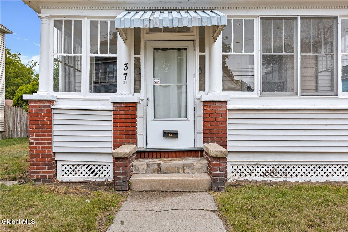 37 Chiswell Street Schenectady NY 12304