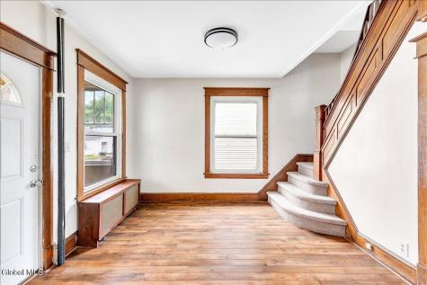 37 Chiswell Street Schenectady NY 12304