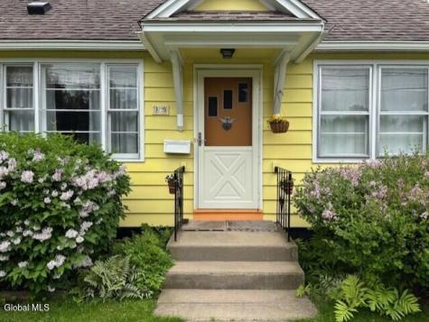 15 Albermarle Road Scotia NY 12302
