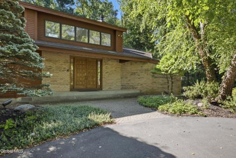 37 Covington Court Niskayuna NY 12309
