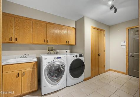37 Covington Court Niskayuna NY 12309