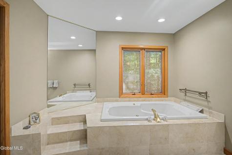 37 Covington Court Niskayuna NY 12309