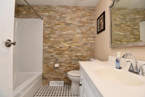 4 Berkshire Drive Clifton Park NY 12065