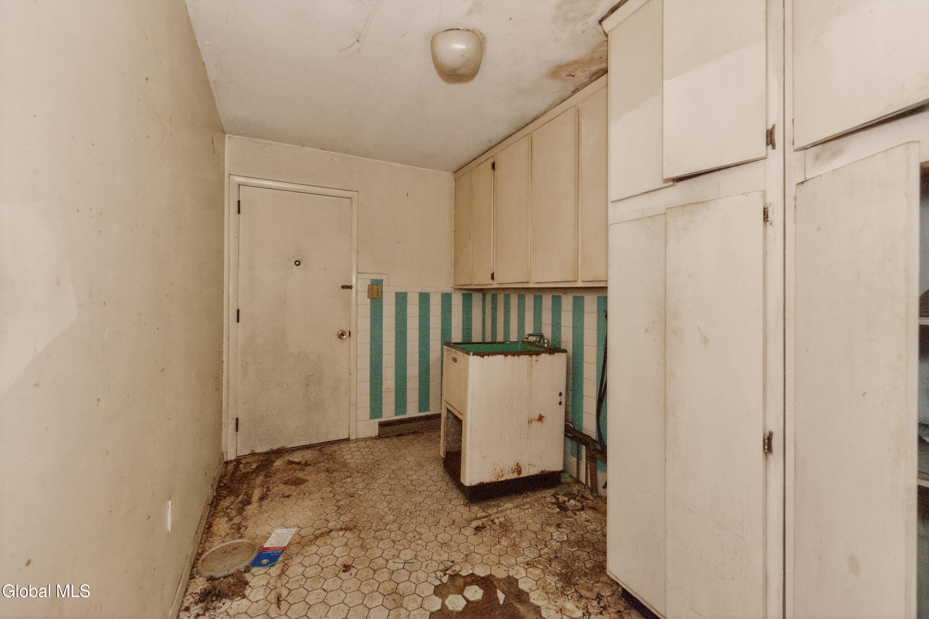 20 Alsid Court Troy NY 12180