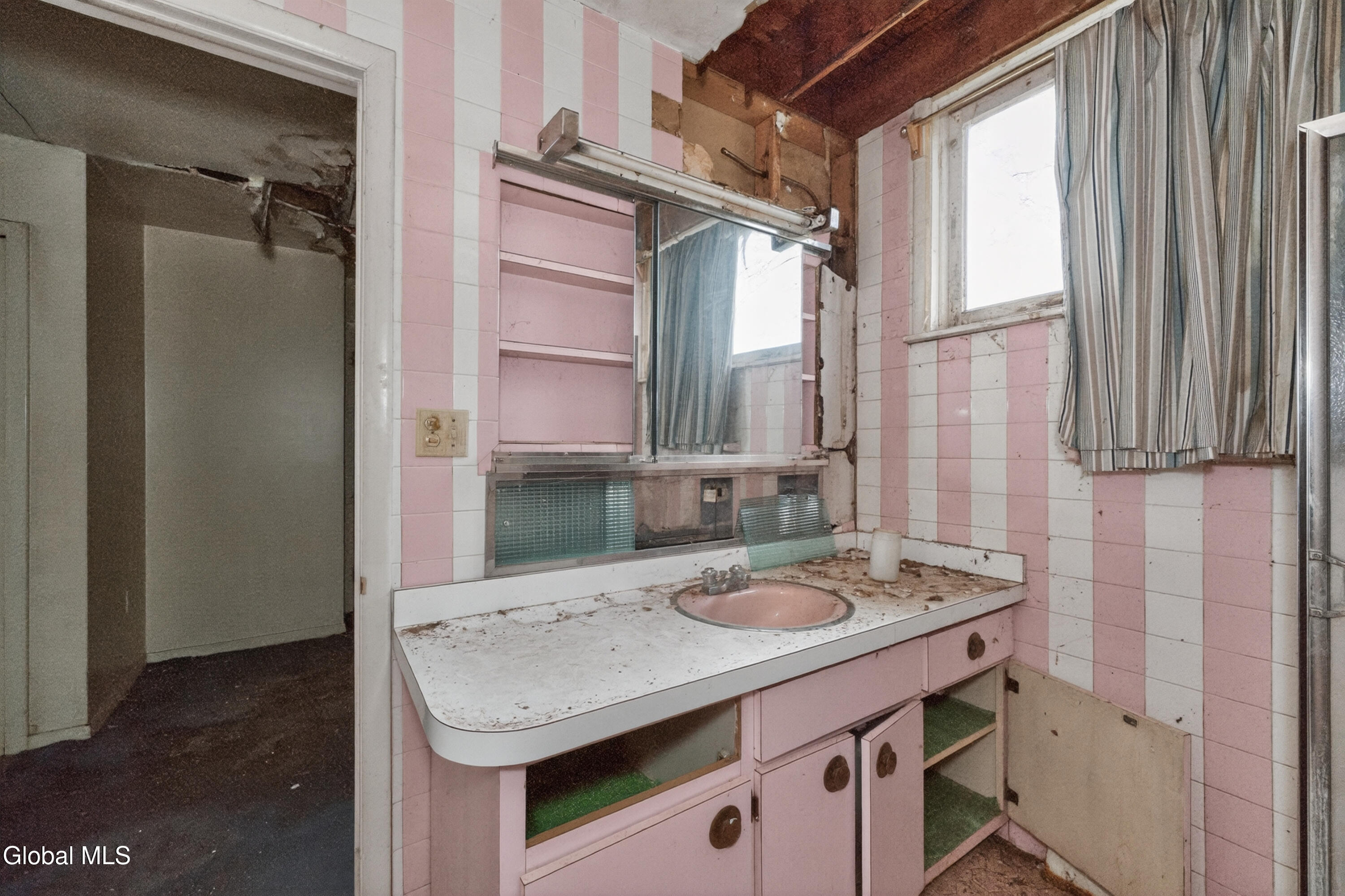 20 Alsid Court Troy NY 12180