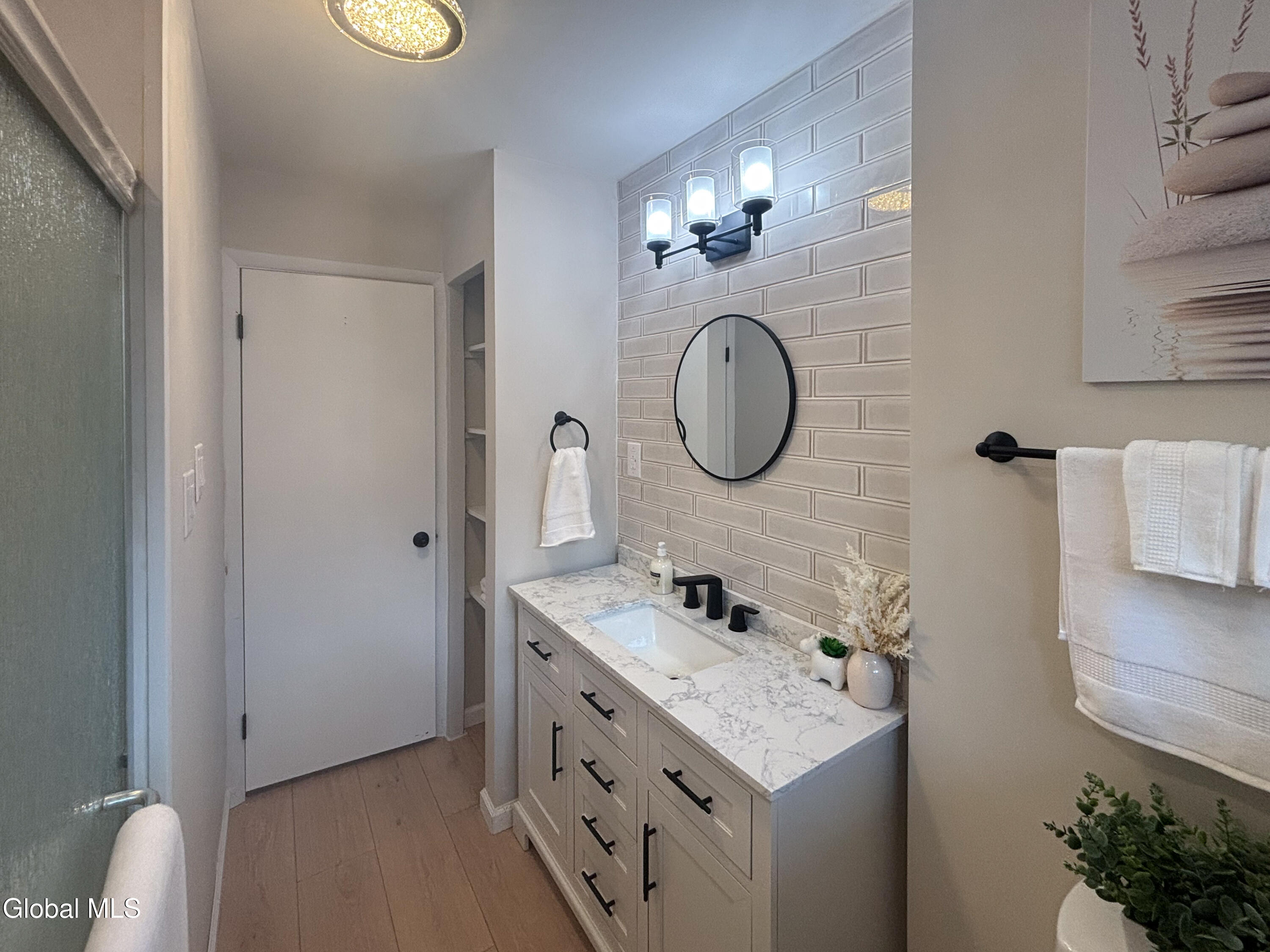 24 Joanne Court Albany NY 12209