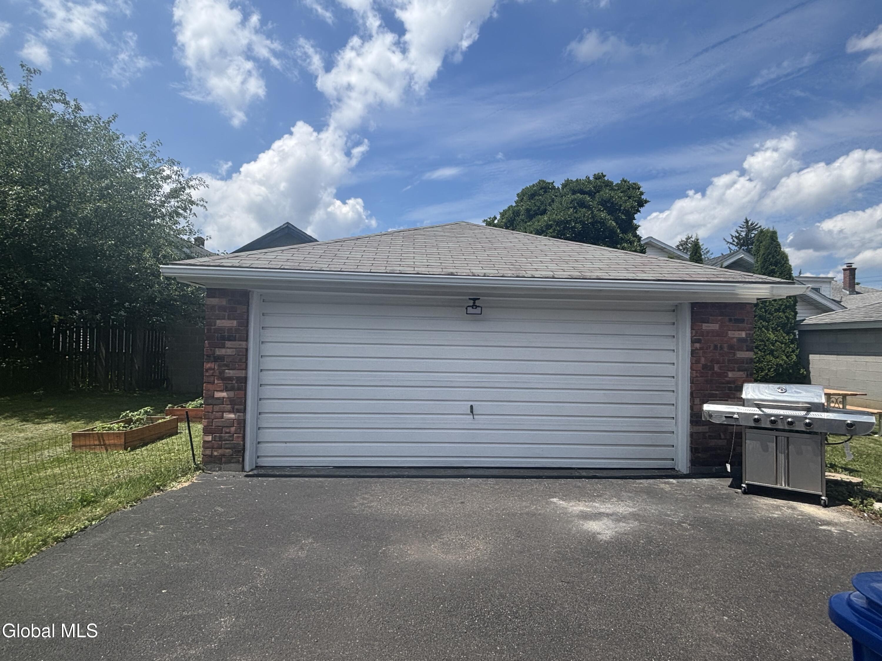 24 Joanne Court Albany NY 12209