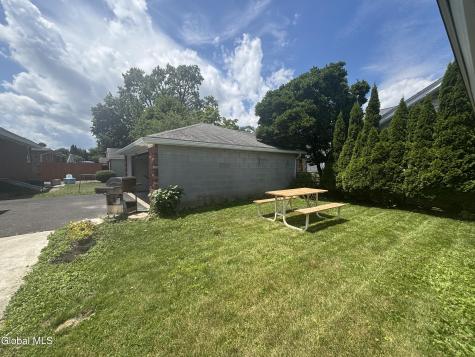 24 Joanne Court Albany NY 12209