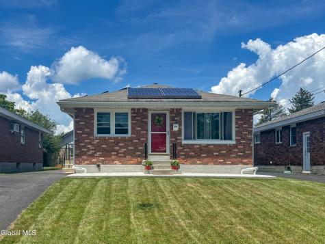 24 Joanne Court Albany NY 12209