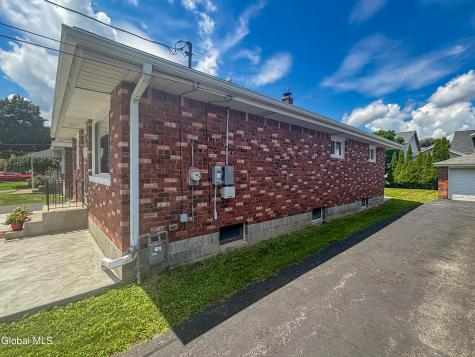 24 Joanne Court Albany NY 12209
