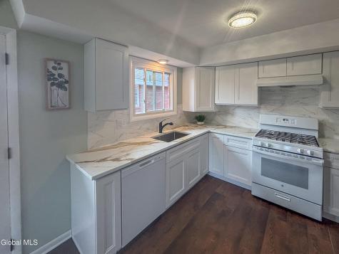 24 Joanne Court Albany NY 12209
