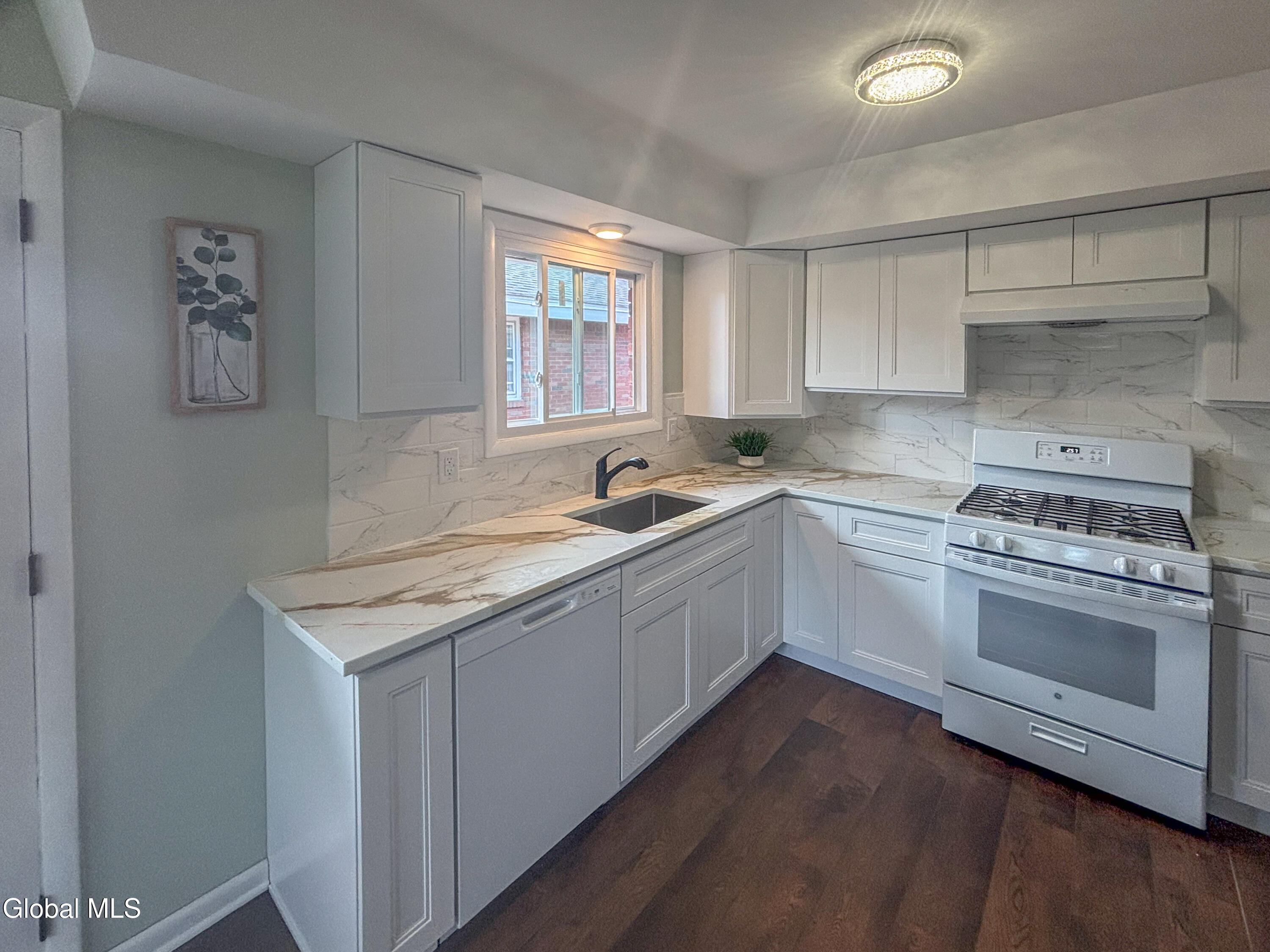 24 Joanne Court Albany NY 12209