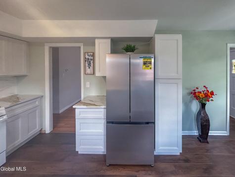 24 Joanne Court Albany NY 12209