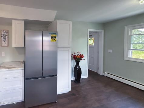 24 Joanne Court Albany NY 12209