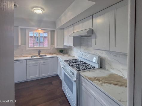 24 Joanne Court Albany NY 12209